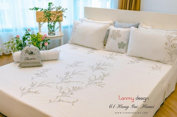 Queen size duvet cover embroidered with spring buds